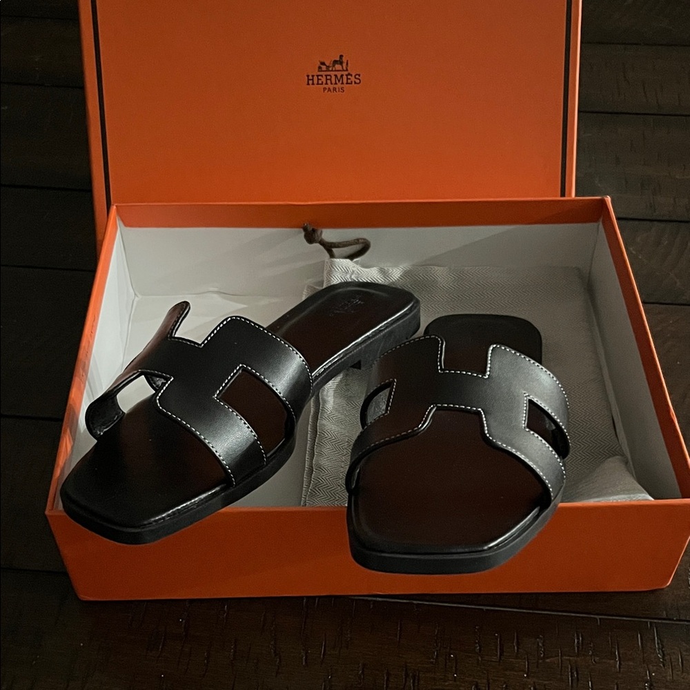 HERMES Black Leather Oran Slide Sandals